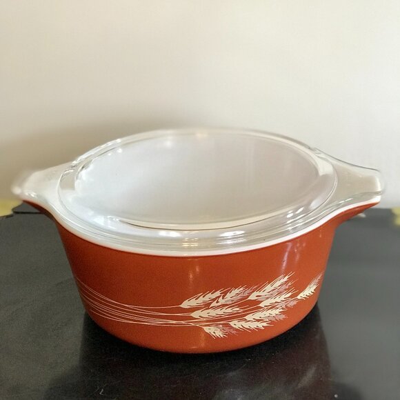Pyrex Autumn Harvest Wheat 2.5 Qt Bowl Casserole with Clear Lid 475-B Like New - Picture 1 of 5